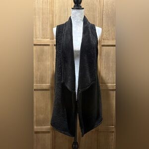 Women's Silvergate Black Sherpa Long Vest.